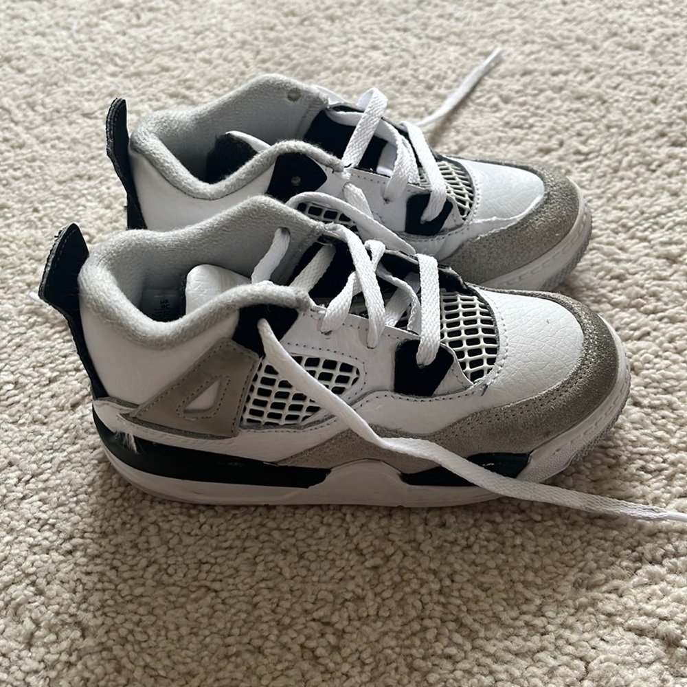 Jordan 4 retro “Military black”